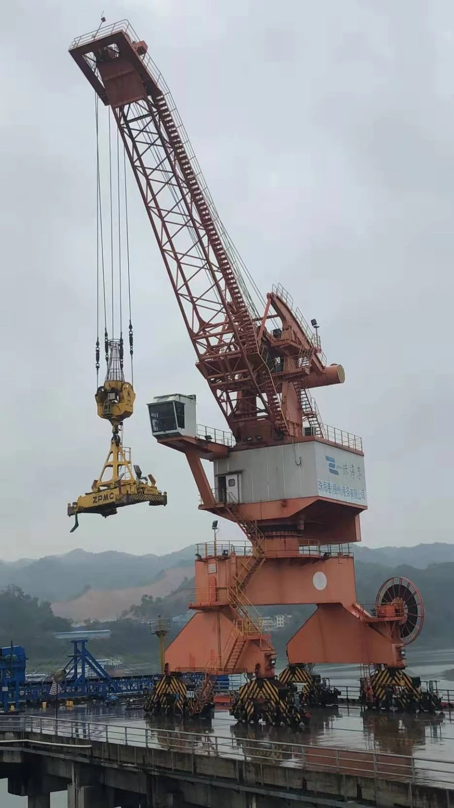 16t To 330t Lifting Capacity Single Boom Fixed Portal Crane For Ports suppliers