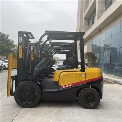 متى يجب عليك إضافة الماء إلى بطارية الرافعة الشوكية؟