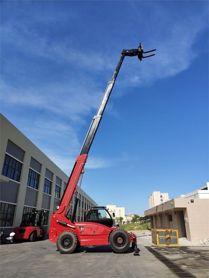 Telescopic Forklift Machine SOCMA Machine HNT Telehandler
